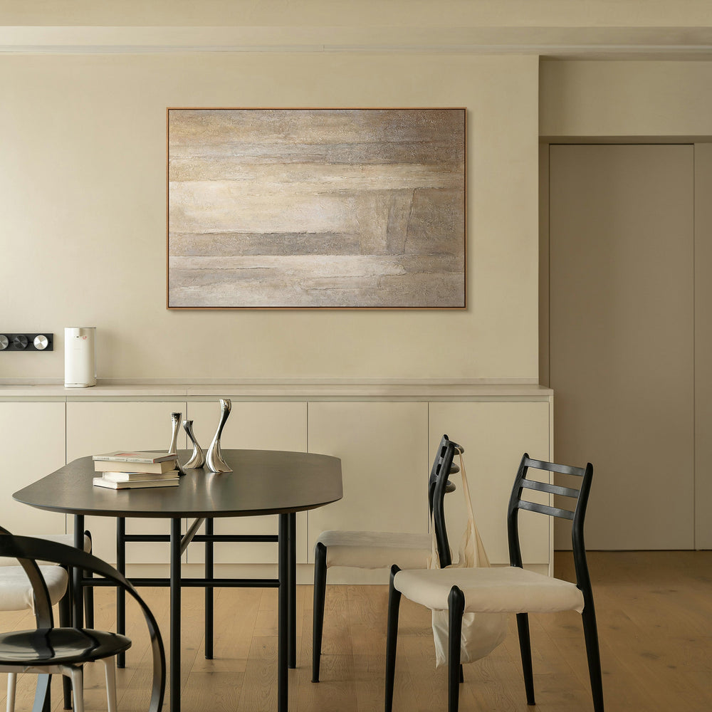 Abstraktes Leinwandbild mit geometrischen Bögen in Beige