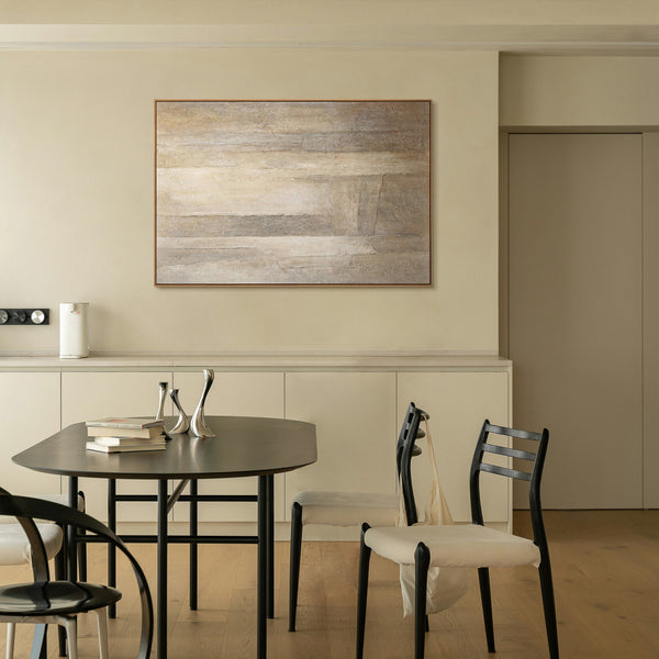 Abstrakti akryylimaalaus kankaalle beigenharmaana ”Ajan vertikaalit”