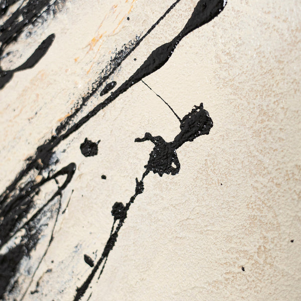 Käsinmaalattu taulu „Siveltimen Voima” – Abstrakti taide mustassa ja beigen sävyissä