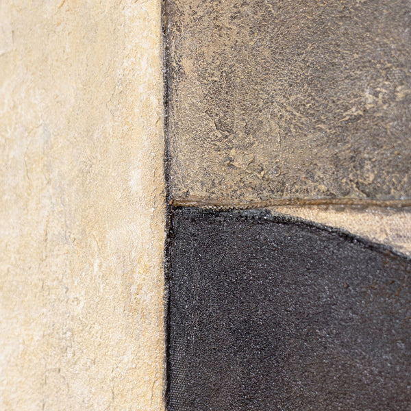 Abstraktes Leinwandbild mit ausgewogener Geometrie in Beige und Dunkelgrau