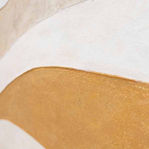 Abstraktes Leinwandbild mit kontrastierender Bogenform in Ocker und Beige