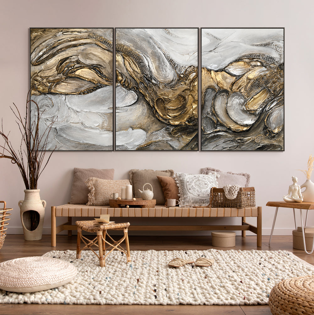 Triptychon „Tsunami“ im modernen Wohnzimmer