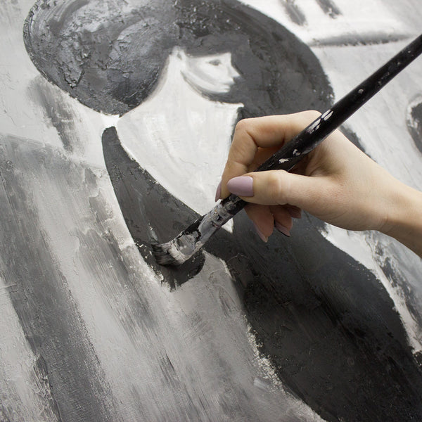 Hand malt schwarze Konturen auf Leinwand