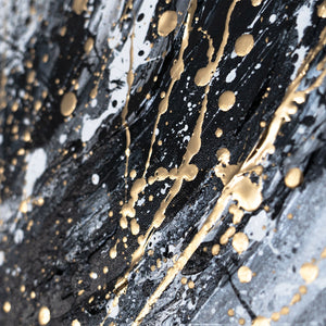 Goldene Farbspritzer abstrakte Acrylkunst Nahaufnahme Detail