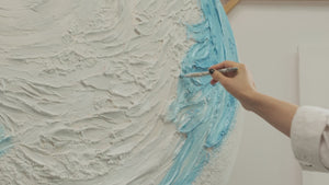 Abstraktia taidetta kankaalle kehyksessä, jossa on lempeät viivat ”Lomittuminen”